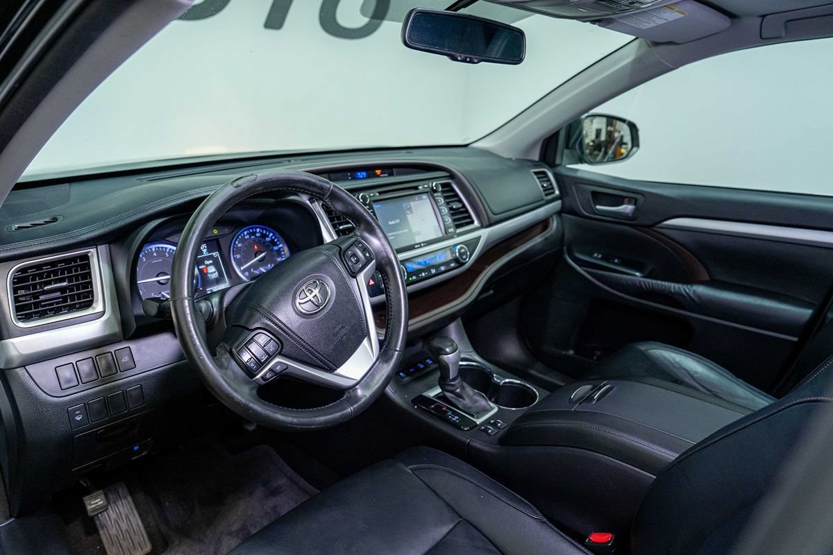 Used 2014 Toyota Highlander XLE AWD/4WD image 11