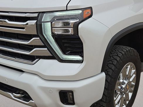 Used 2024 Chevrolet Silverado 3500 High Country w/ High Country Premium Package AWD/4WD image 9