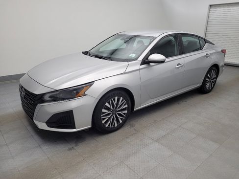 Used 2023 Nissan Altima 2.5 SV image 2