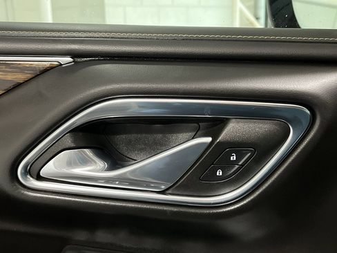 Used 2023 Chevrolet Suburban Premier image 33