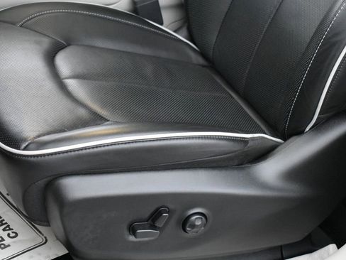 Used 2024 Chrysler Pacifica Limited image 12