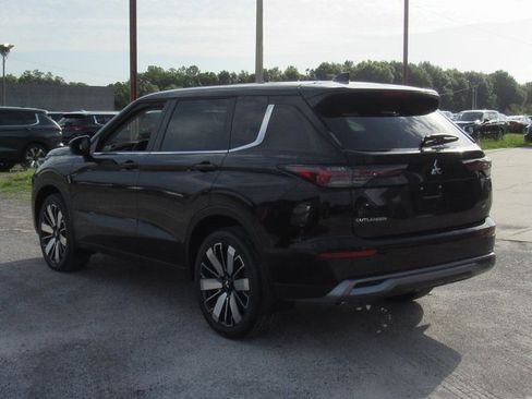 New 2025 Mitsubishi Outlander SE image 5