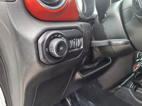 Used 2022 Jeep Wrangler Unlimited Rubicon AWD/4WD image 13