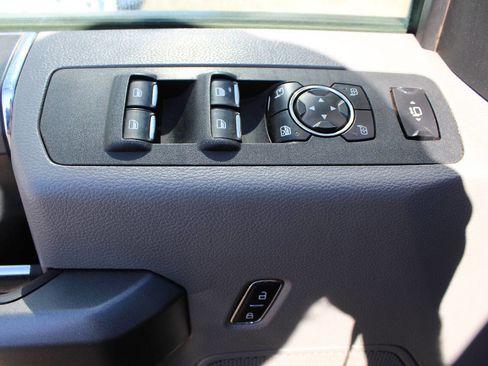 Used 2017 Ford F250 XLT w/ XLT Premium Package image 12