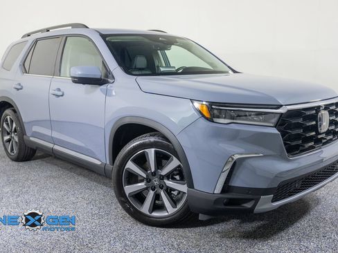 Used 2025 Honda Pilot Elite image 1