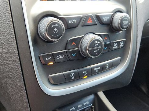 Used 2019 Dodge Durango SXT w/ 3rd Row Seating Group AWD/4WD image 18
