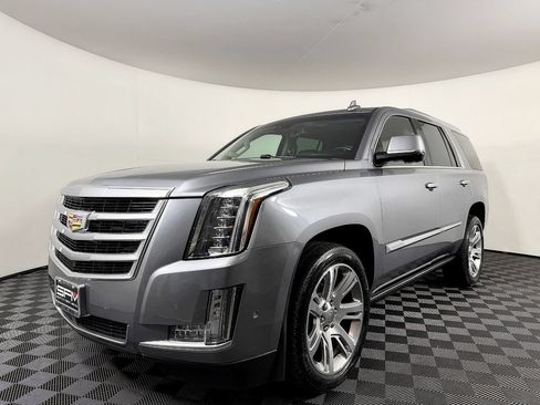 Used 2018 Cadillac Escalade Premium Luxury AWD/4WD image 2