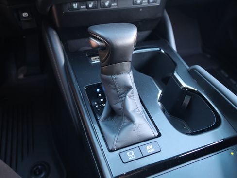 Used 2025 Lexus ES 300h w/ Premium Package FWD image 27