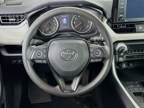 Used 2020 Toyota RAV4 XLE image 18