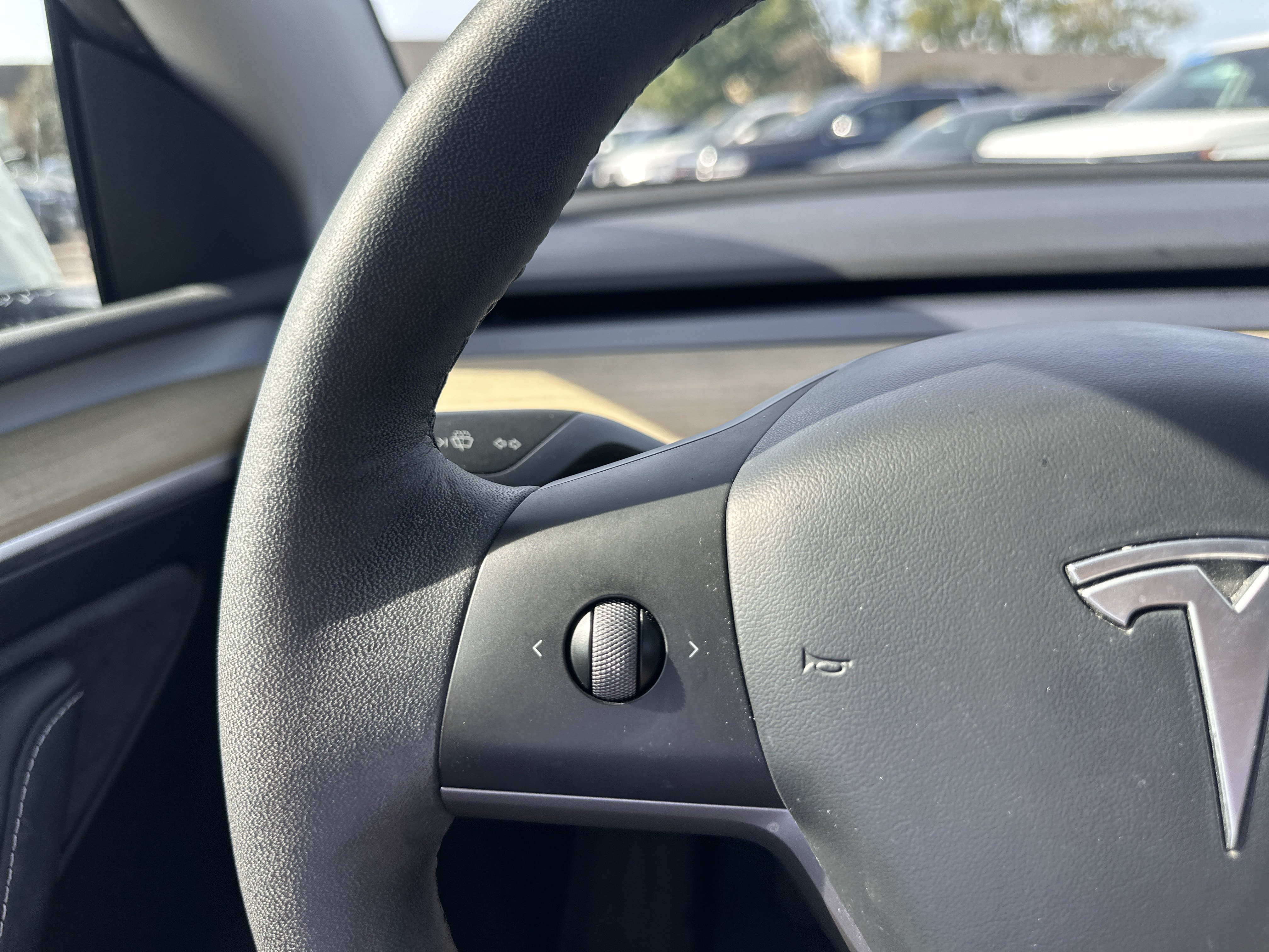 Used 2023 Tesla Model Y Long Range AWD/4WD image 24