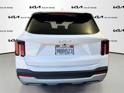 Certified 2024 Kia Sorento LX image 7