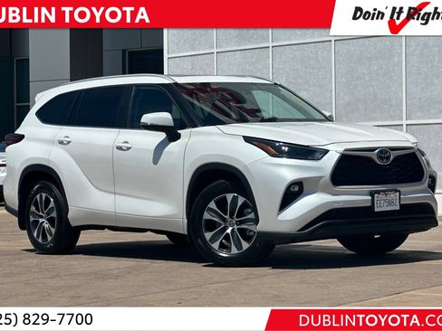 Used 2025 Toyota Highlander XLE AWD/4WD image 1