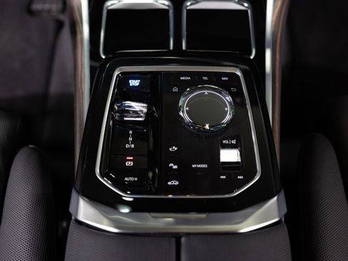 Used 2025 BMW i7 xDrive60 image 53