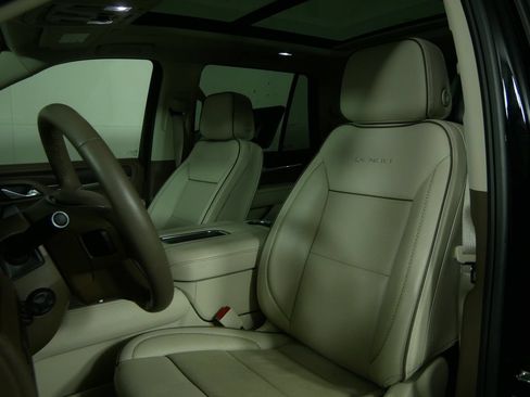 Used 2024 GMC Yukon Denali w/ Advanced Technology Package AWD/4WD image 10