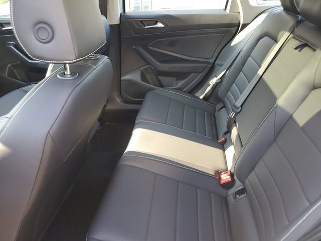 Certified 2024 Volkswagen Jetta SE w/ Panoramic Sunroof Package FWD image 18