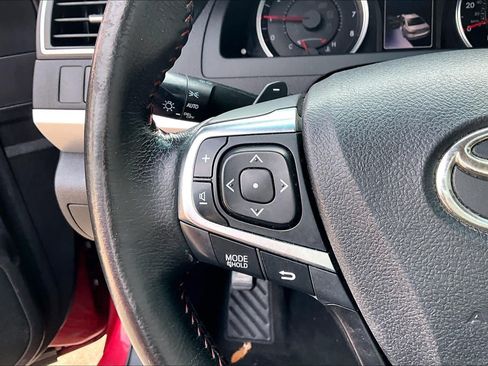 Used 2016 Toyota Camry SE FWD image 19