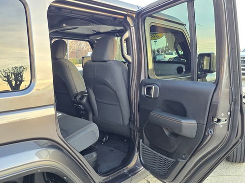 Used 2025 Jeep Wrangler Unlimited Sahara w/ Safety Group image 20