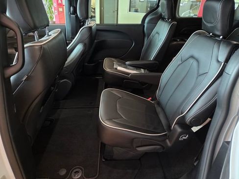 New 2027 Chrysler Pacifica Limited w/ S Appearance Package FWD image 6