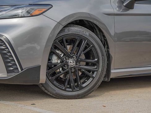 Used 2025 Toyota Camry SE image 2