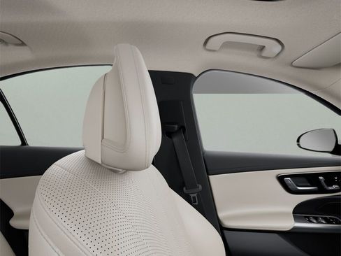 Used 2025 Mercedes-Benz E 350 Sedan image 25