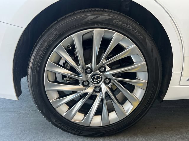 Used 2021 Lexus ES 300h w/ Accessory Package FWD image 11