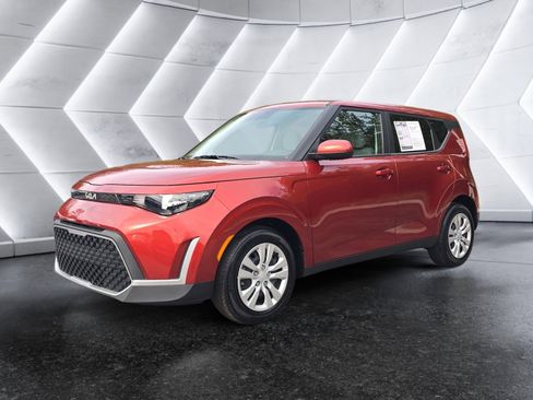 Used 2023 Kia Soul LX image 1