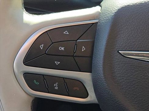 Certified 2018 Chrysler Pacifica Limited image 28