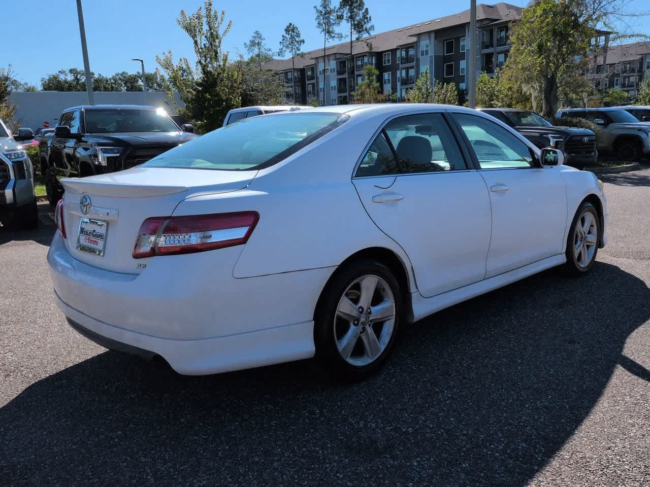 Used 2011 Toyota Camry SE w/ SE Extra-Value Pkg #1 FWD image 6