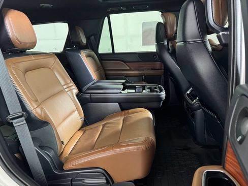Used 2024 Lincoln Navigator Reserve w/ Monochromatic Package AWD/4WD image 10