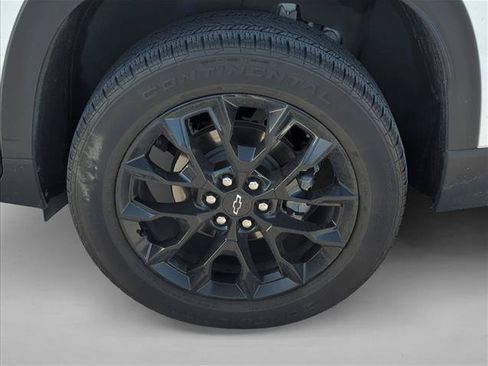Used 2024 Chevrolet Traverse LT w/ Midnight/Sport Edition FWD image 7