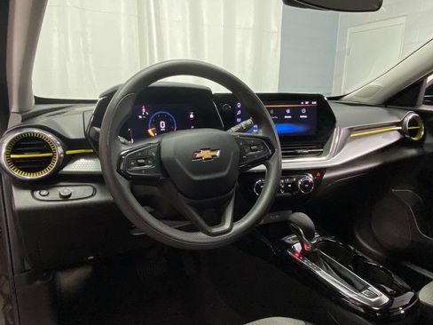 Used 2024 Chevrolet Trax LT FWD image 18