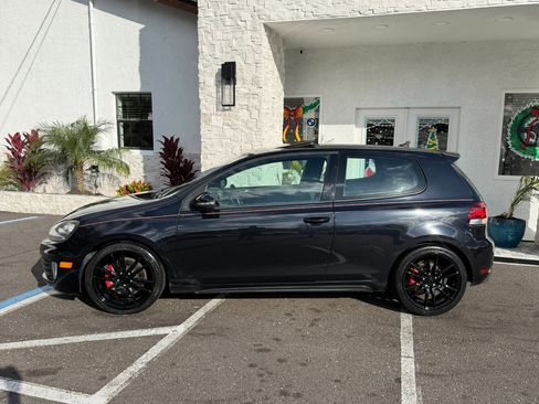 Used 2011 Volkswagen Golf 2-Door image 2