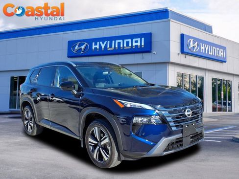 Used 2025 Nissan Rogue SL image 1