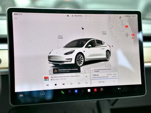 Used 2022 Tesla Model 3 Standard Range Plus image 27