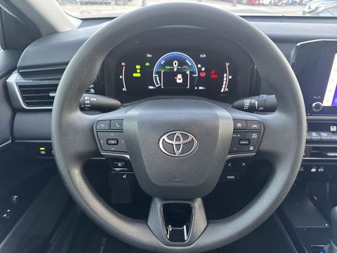 Used 2025 Toyota Camry LE image 12