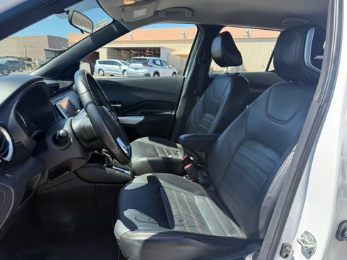 Used 2018 Nissan Kicks SR w/ Premium Package FWD image 12