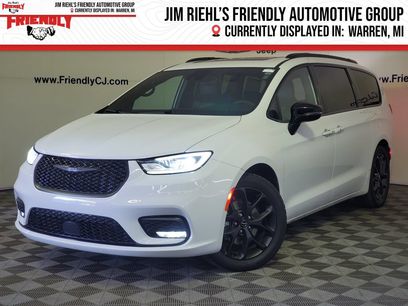 Used 2025 Chrysler Pacifica Limited