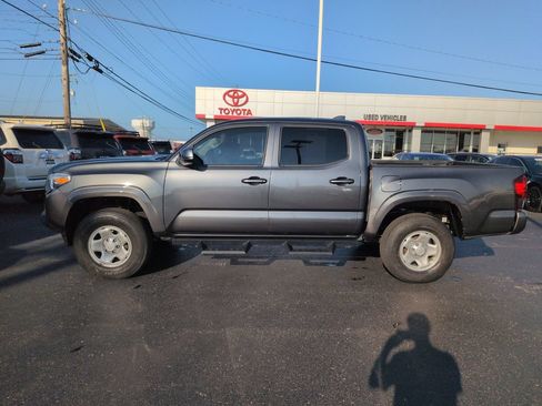 Used 2020 Toyota Tacoma SR AWD/4WD image 2
