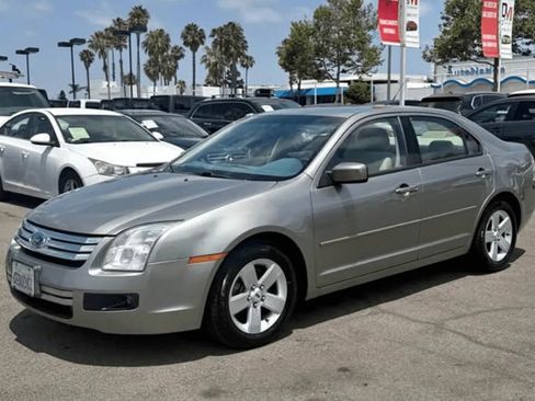 Used 2008 Ford Fusion SE FWD image 2
