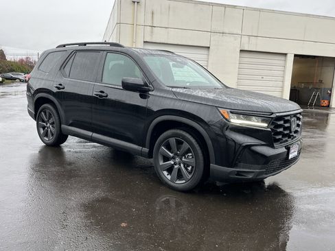 Used 2025 Honda Pilot Sport image 7