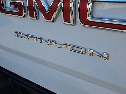 Used 2022 GMC Canyon Elevation w/ Trailering Package image 12