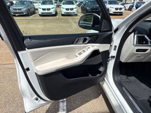 Certified 2024 BMW X7 xDrive40i w/ Executive Package AWD/4WD image 13