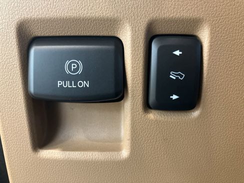 Used 2021 Ford F150 Lariat w/ Equipment Group 502A High image 17