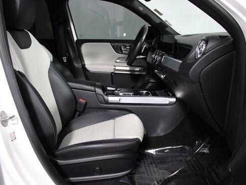 Used 2021 Mercedes-Benz GLB 250 image 11