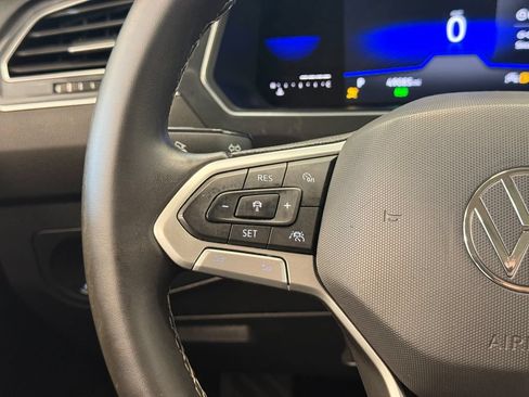 Used 2022 Volkswagen Tiguan SE w/ Panoramic Sunroof Package FWD image 26