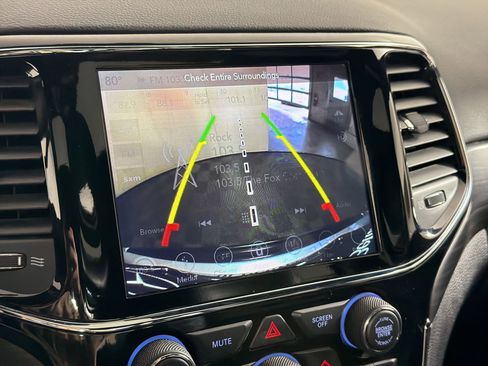 Used 2019 Jeep Grand Cherokee Altitude image 26