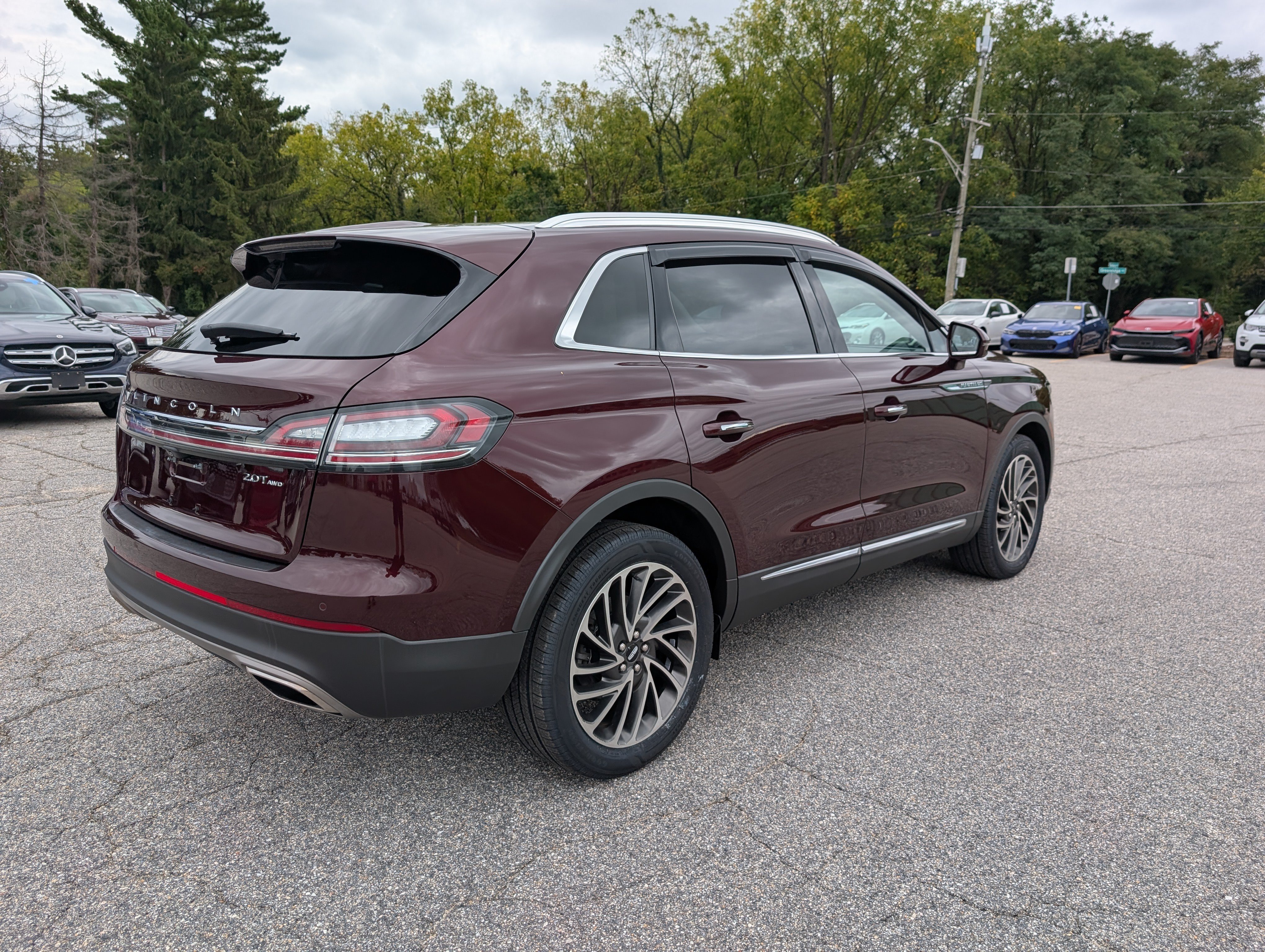 Used 2020 Lincoln Nautilus Reserve w/ Cargo Utility Package AWD/4WD image 3