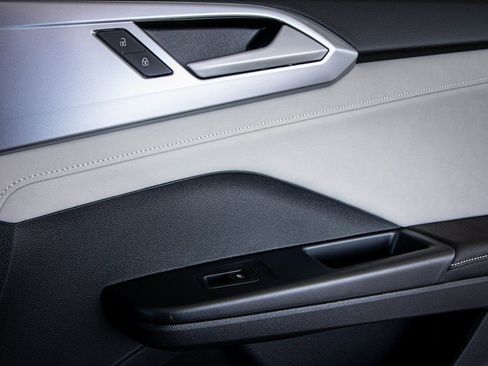 New 2026 Volkswagen Taos SE image 43