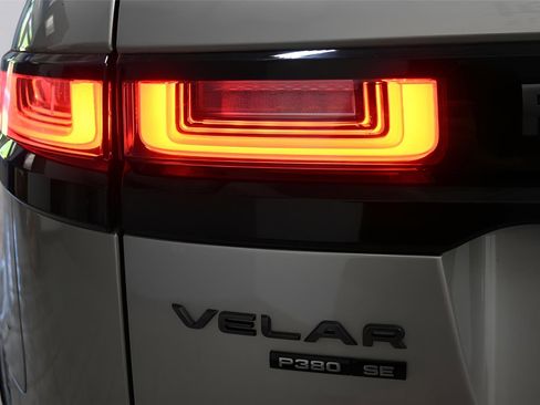 Used 2018 Land Rover Range Rover Velar R-Dynamic SE AWD/4WD image 40