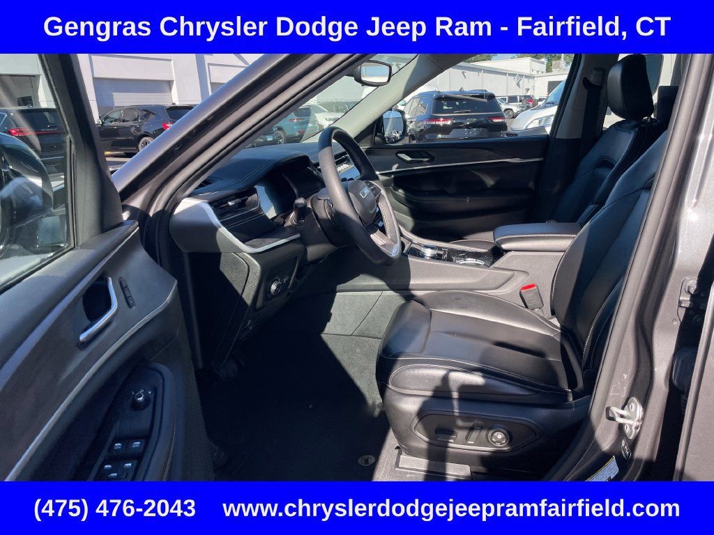Used 2023 Jeep Grand Cherokee L Limited w/ Luxury Tech Group II AWD/4WD image 48